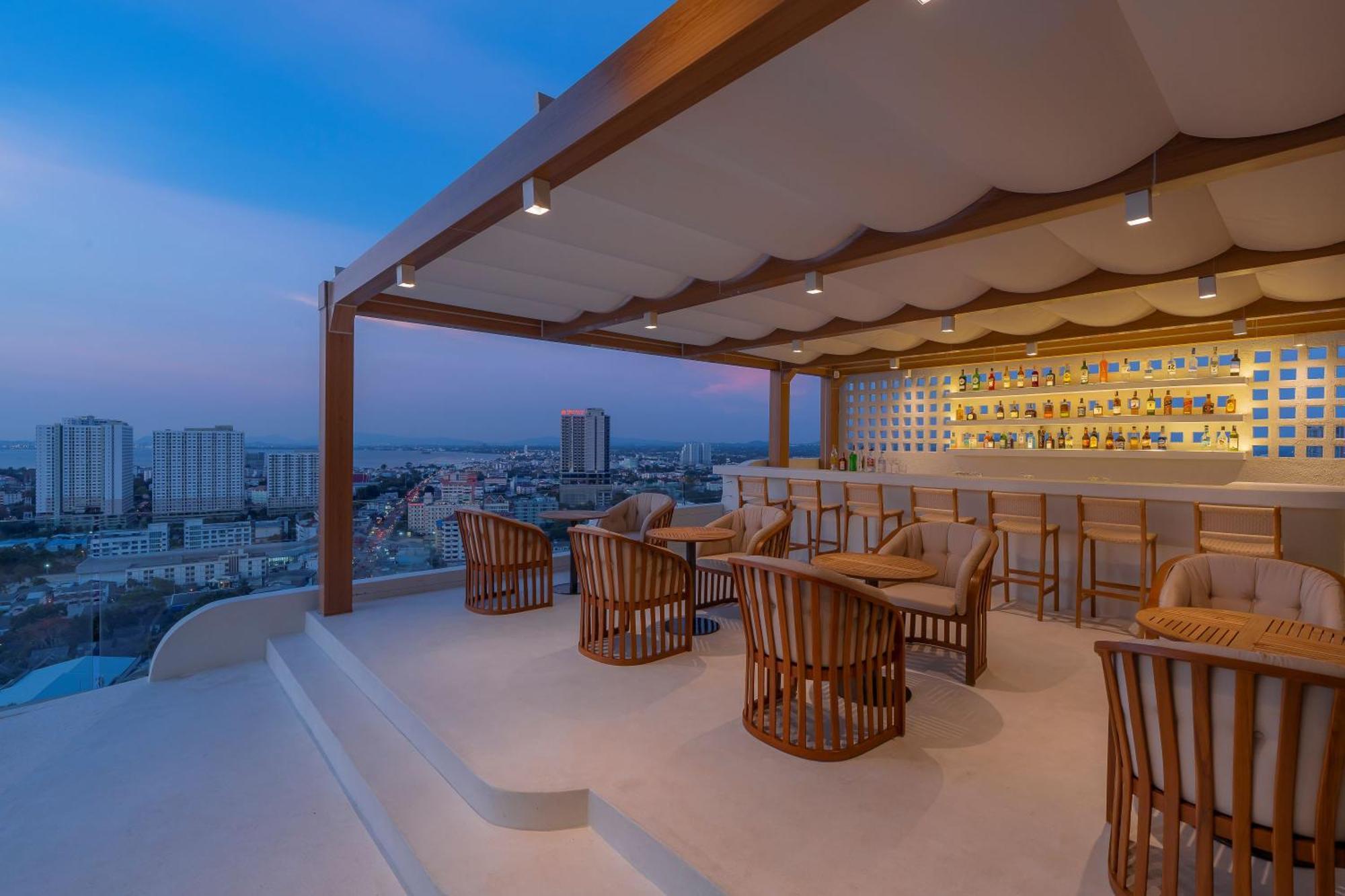 Akara Hotel Pattaya Exterior photo