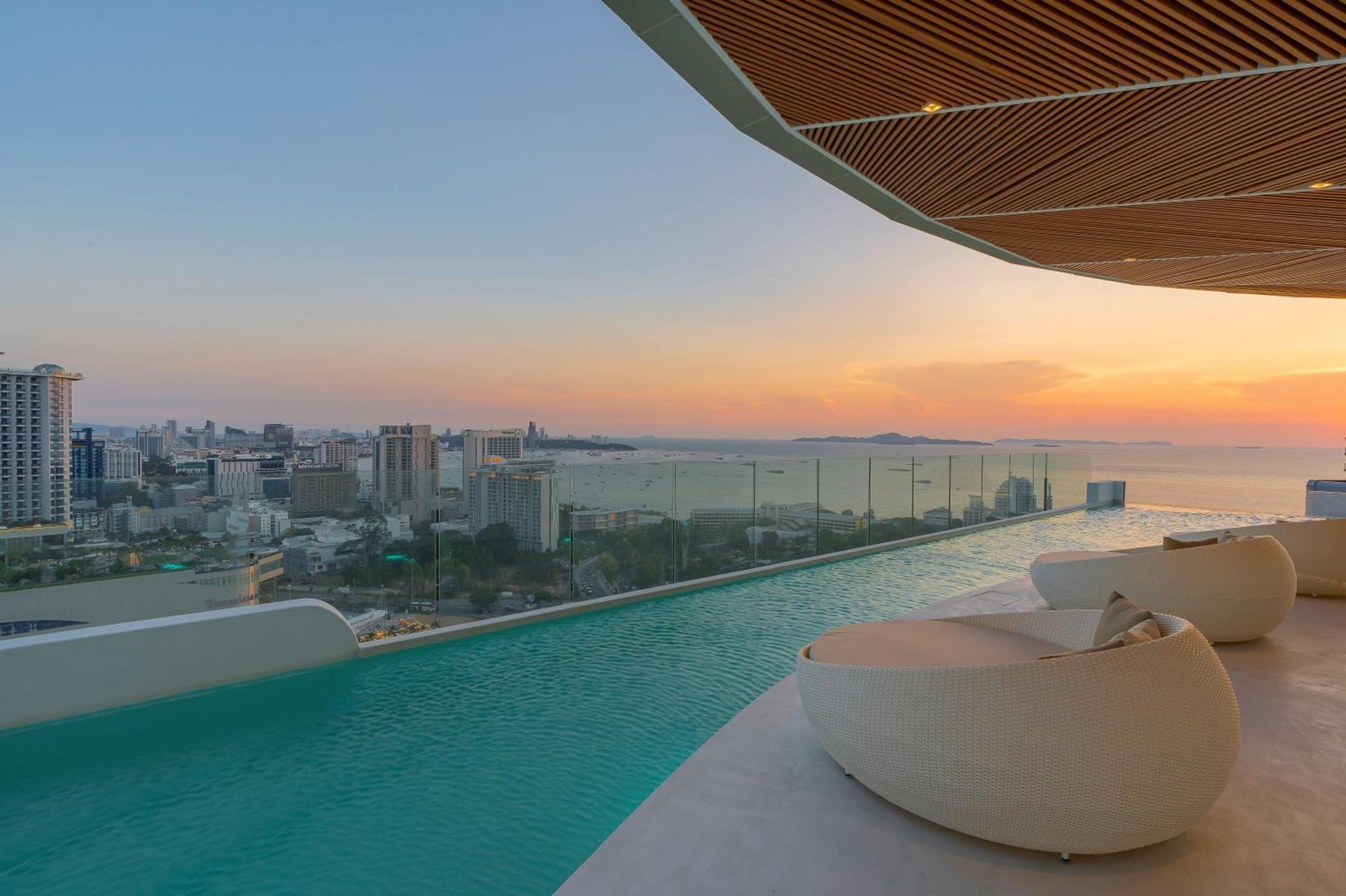 Akara Hotel Pattaya Exterior photo