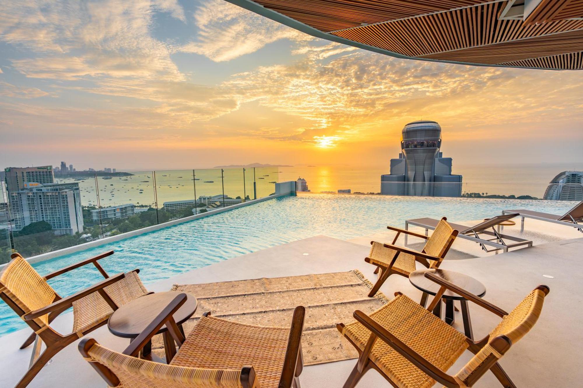 Akara Hotel Pattaya Exterior photo